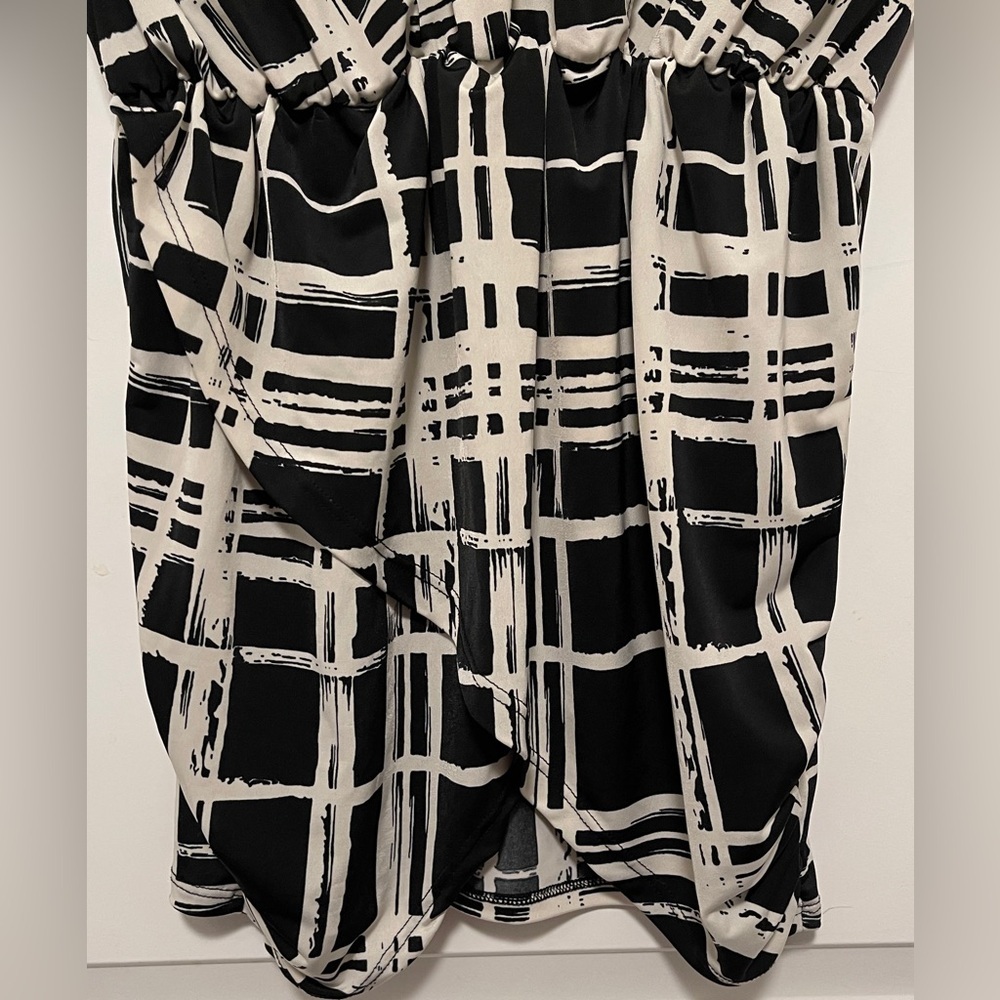 Contempo Women’s Black White Geometric Grid Print V-Neck Tunic Top Y2K Medium - Picture 6 of 12